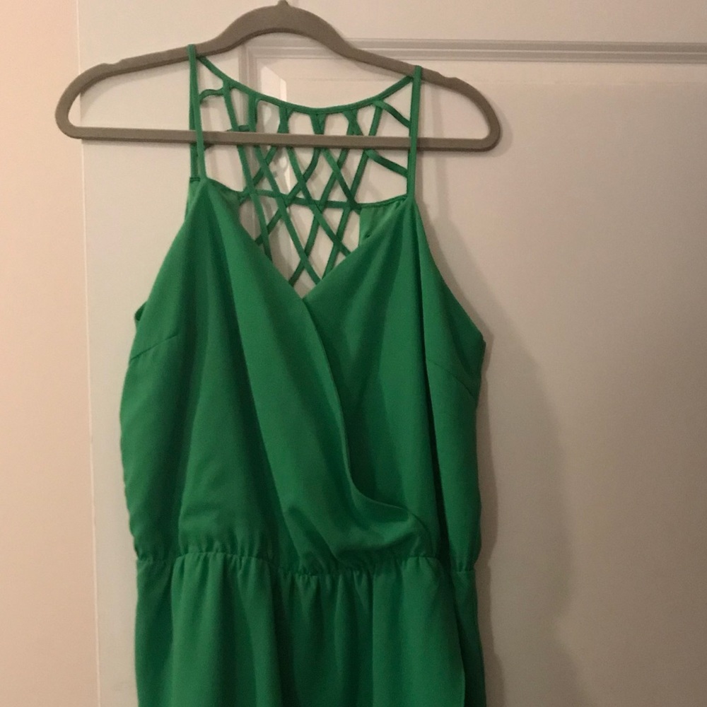 NEVER WORN- GREEN CUTOUT DRESS!💚